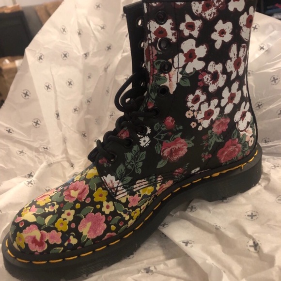 Meet your Posher, Emily - Picture 7 of 10